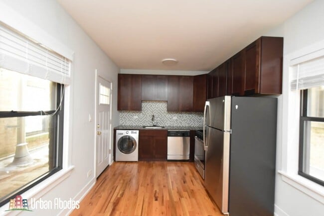 Building Photo - 811 Elm St