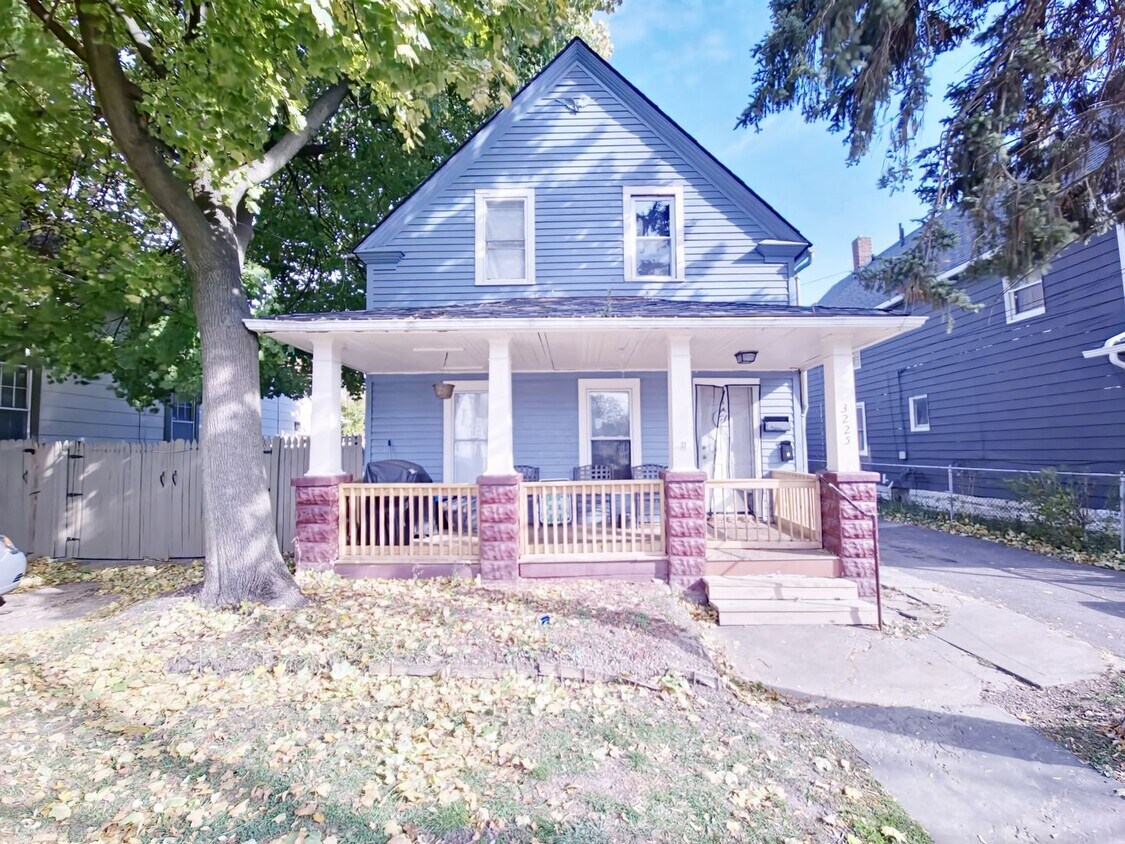 3225 W 58th St Unit B, Cleveland, OH 44102 Room for Rent in Cleveland