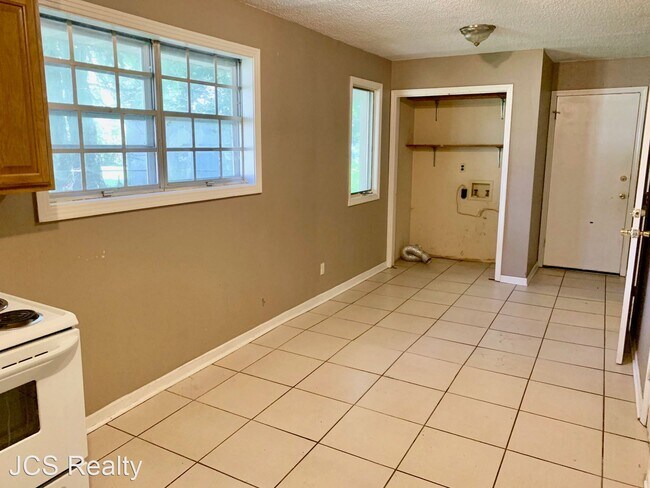 Foto del edificio - 3 br, 1.5 bath House - 1828 W. College Ave.
