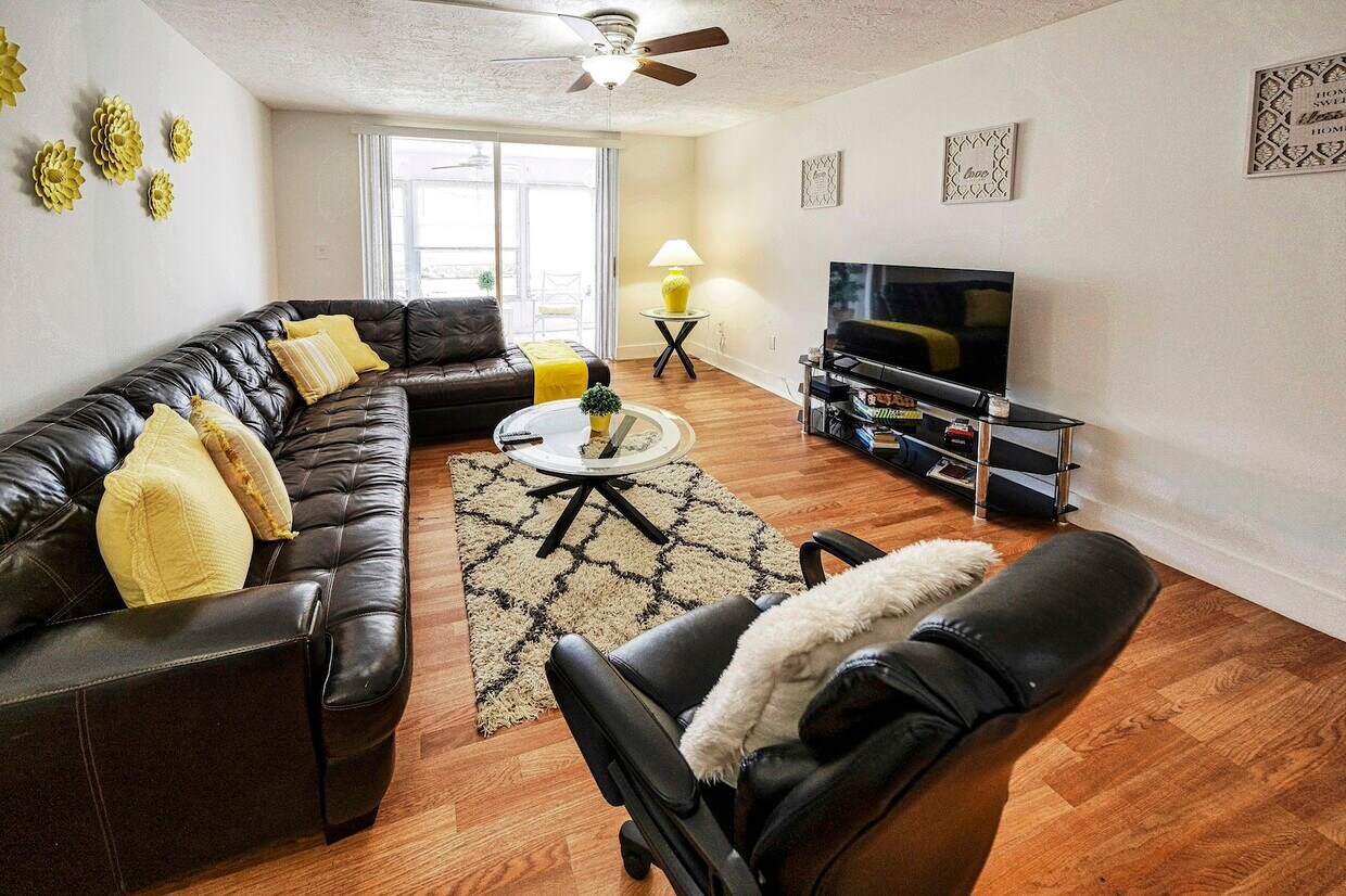 Foto principal - 7300 NW 17th St
