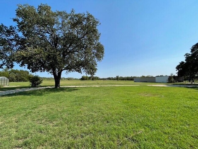 Foto del edificio - Available Now! *No Pets* Completely Renova...