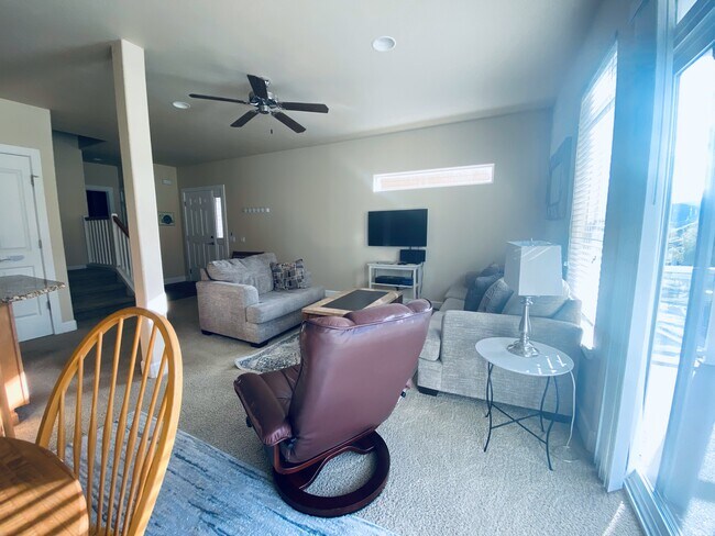 Foto del edificio - 9281 Canyon Dr NW