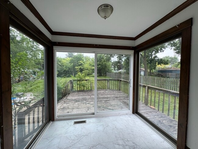Building Photo - 440 Ingalton Ave