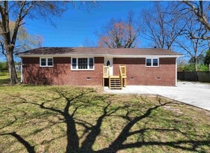 Building Photo - 2602 Lake Harbin Rd