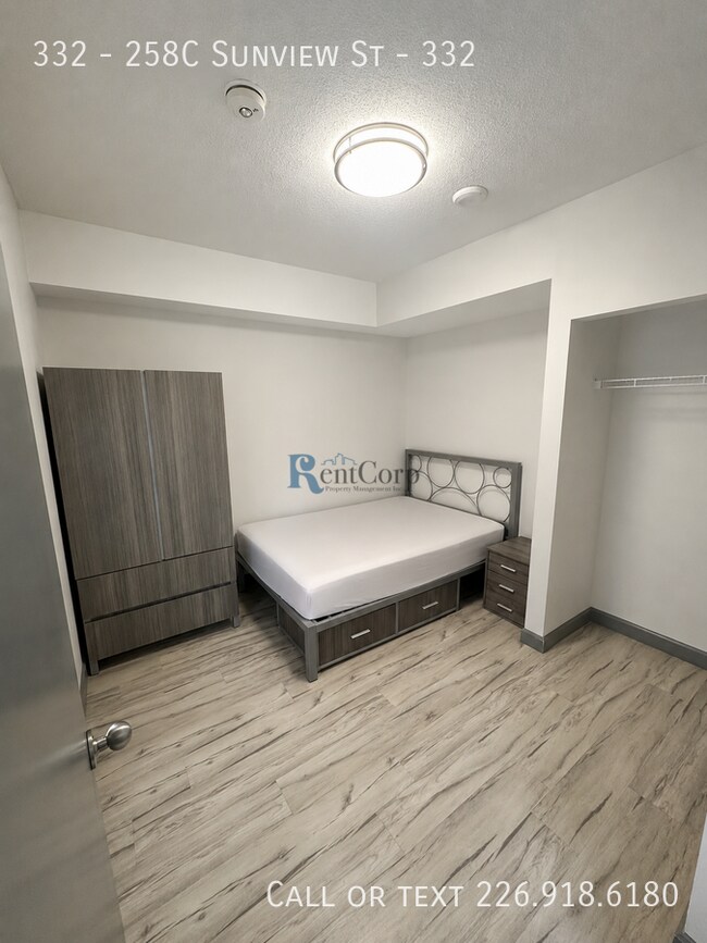 Photo du bâtiment - 258C-258C Sunview St