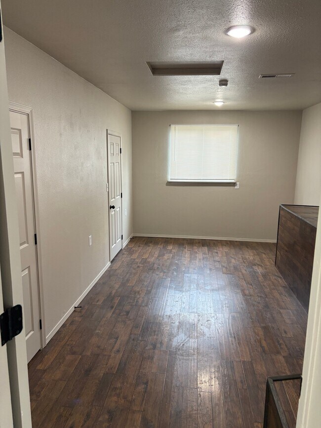 Foto del edificio - 1385 Graham Dr