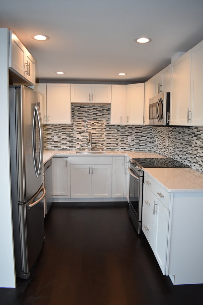 Building Photo - High-End Finished Mountlake Terrace Home