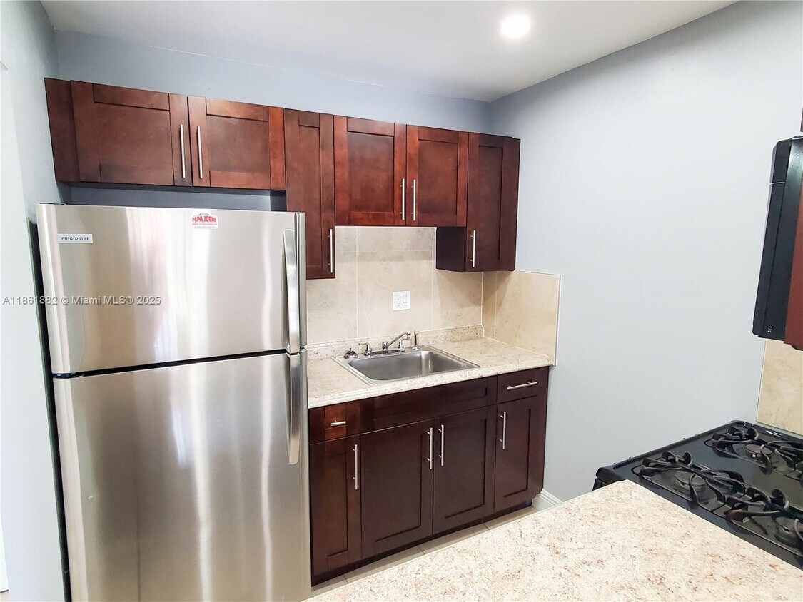 Foto principal - 1255 W 53rd St