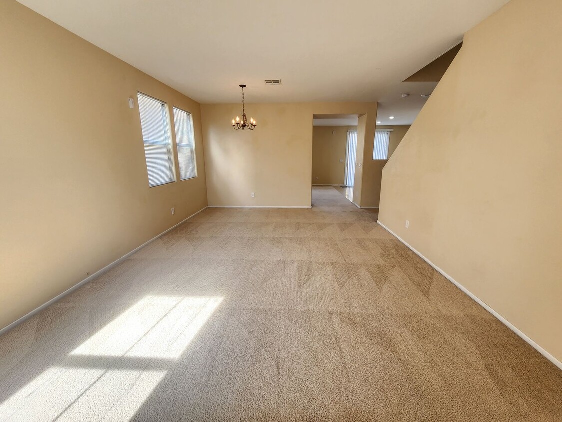 Primary Photo - Spacious 4 bedroom home in North Las Vegas