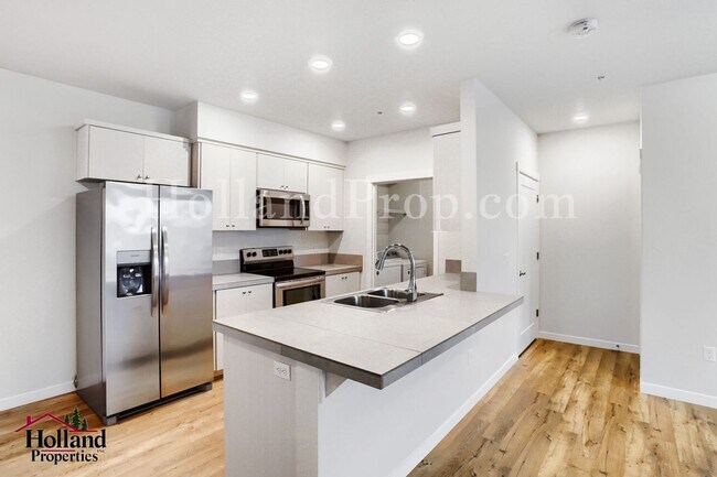 Building Photo - Well designed 2 bedroom home in beautiful Willsonville