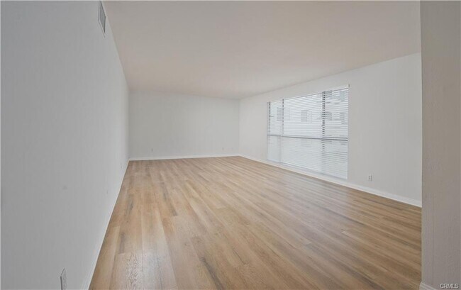 Foto del edificio - 4441 Saugus Ave
