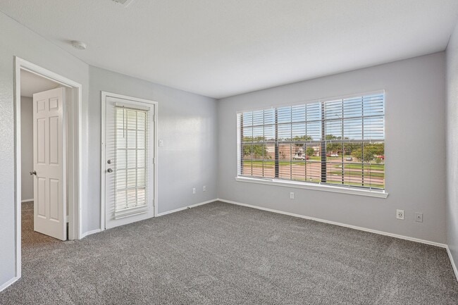 Building Photo - Raintree Apartments