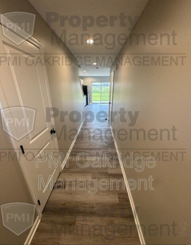 Foto del edificio - 241 Bruns Dr