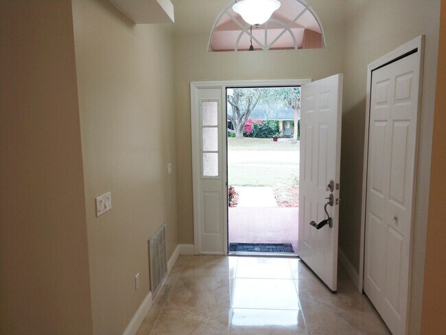 Foto del edificio - 3 Bed 2 Bath Lake Mary Home and Schools - ...