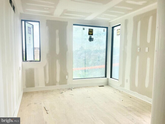 Building Photo - 700 N 23rd St