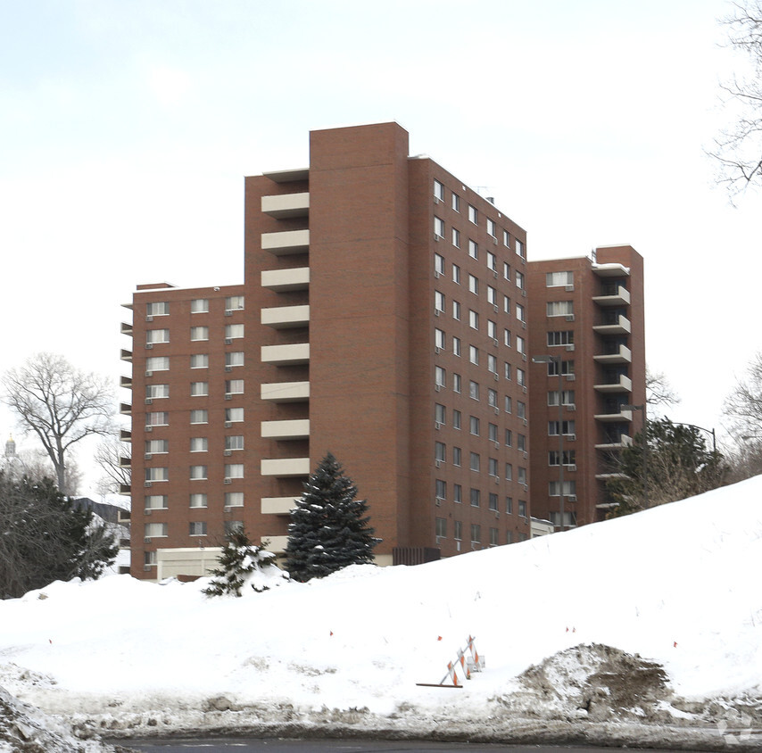 Building Photo - Valley Hi-Rise