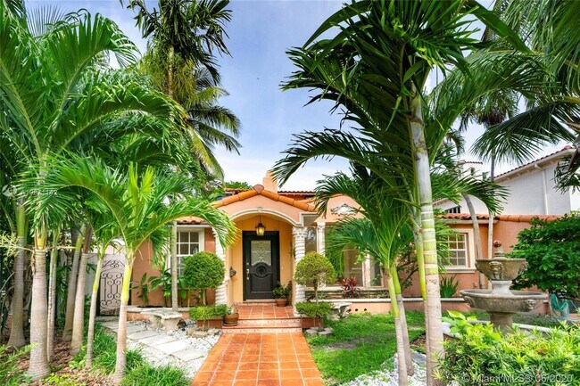 Foto del edificio - 6020 Pine Tree Dr