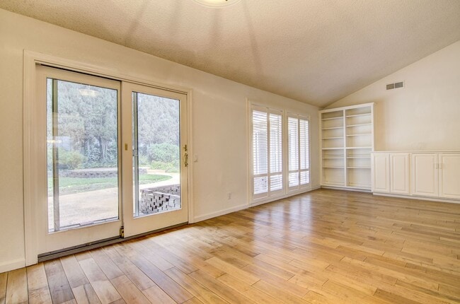 Building Photo - South Davis Home