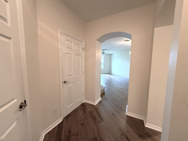 Foto del edificio - FIRST MONTH'S RENT FREE! 3 bed 2.5 bath and 2 car garage Villa in Timberwalk!