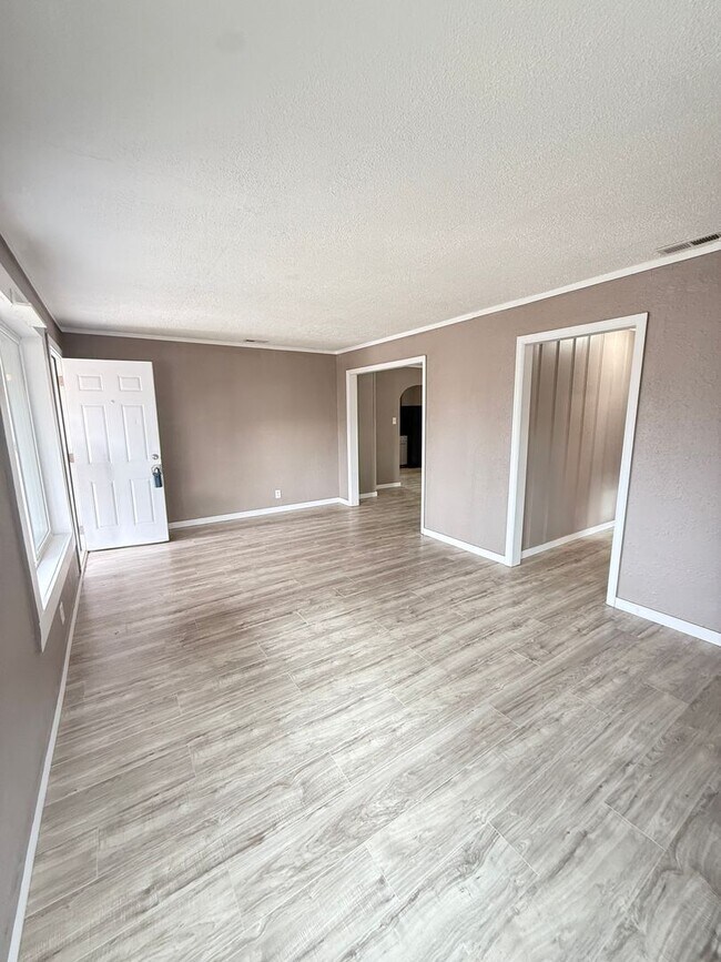 Foto del edificio - 3 bedroom/1 bath house