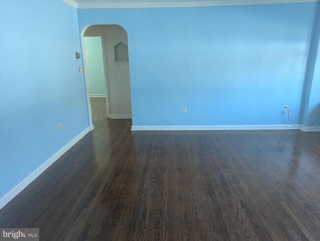 Building Photo - 1330 Park Ave