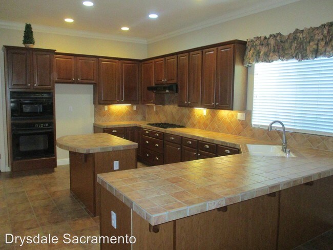 Building Photo - 3 br, 2.5 bath House - 6210 Swan Court