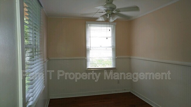 Foto del edificio - 8 Southwood Dr