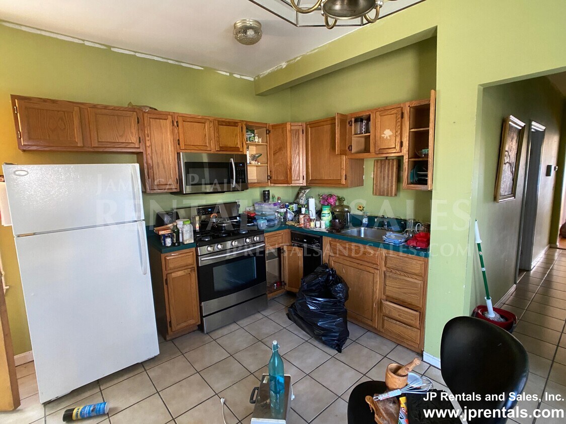 15 Albion St Unit 2, Boston, MA 02119 Apartments in Boston, MA