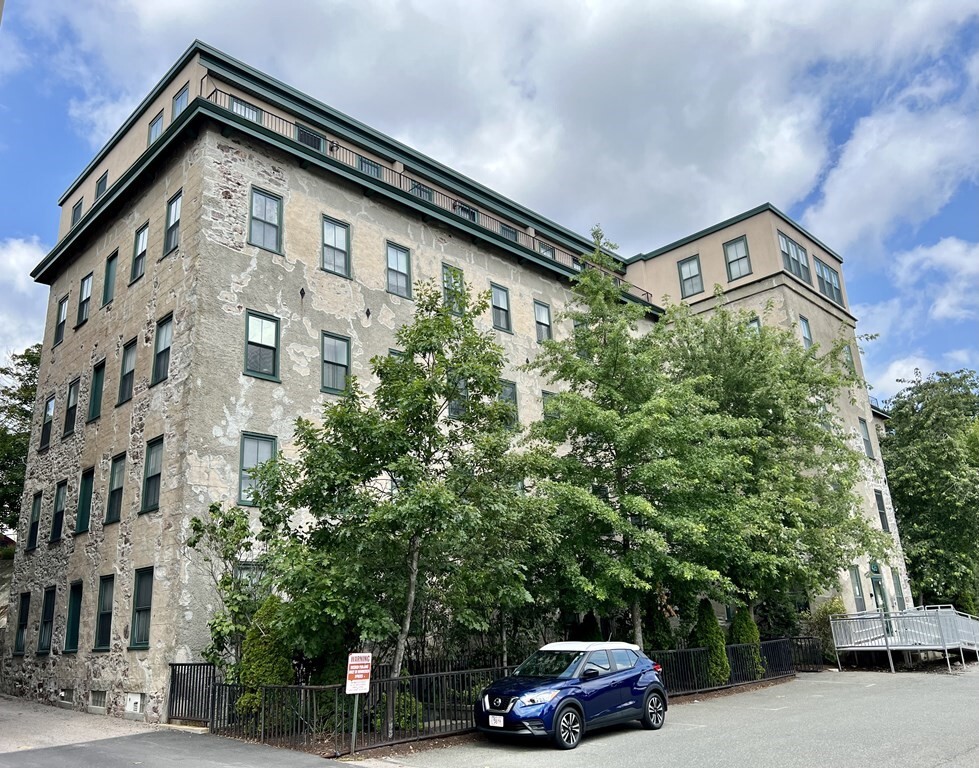 Primary Photo - 426 Mt Hope St
