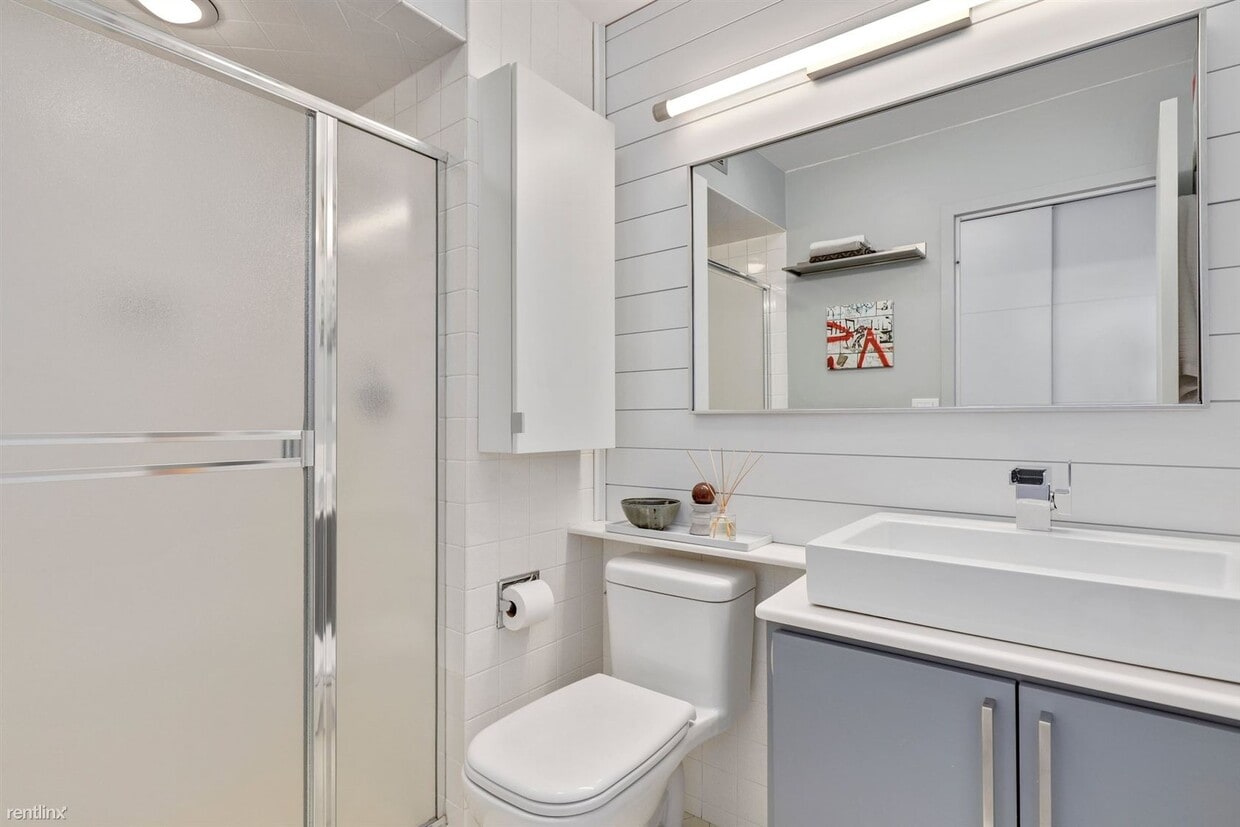 Foto principal - 1 br, 1.5 bath Condo - 5855 N Sheridan Rd