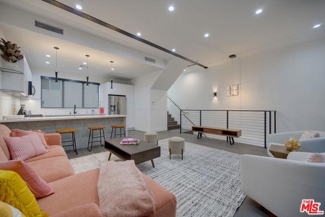 Foto del edificio - 4422 Riley Dr