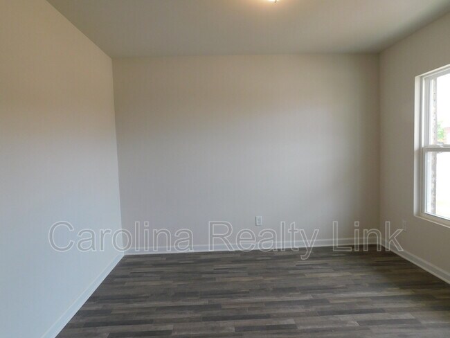 Foto del edificio - 4027 Lake Russell Dr