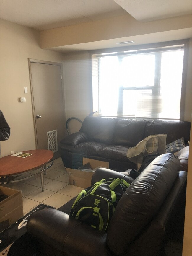 Building Photo - Male Student Housing in Waterloo 5 unit Student condo minutes from WLU + UW