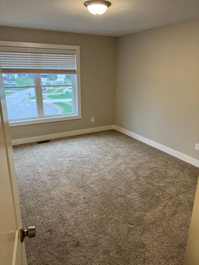 Building Photo - Beautiful 3 bedroom 2 1/2 bath house