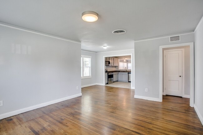 Building Photo - Updated 3/1/1 in Tech Terrace!