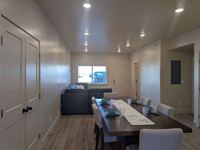 Building Photo - Quality 3 Bedroom 2 Bath