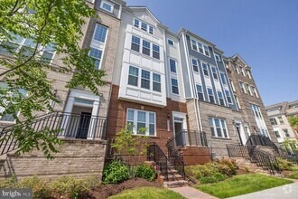 Building Photo - 23520 Overlook Park Dr
