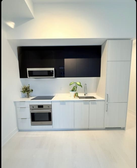 Building Photo - 308 Jarvis St