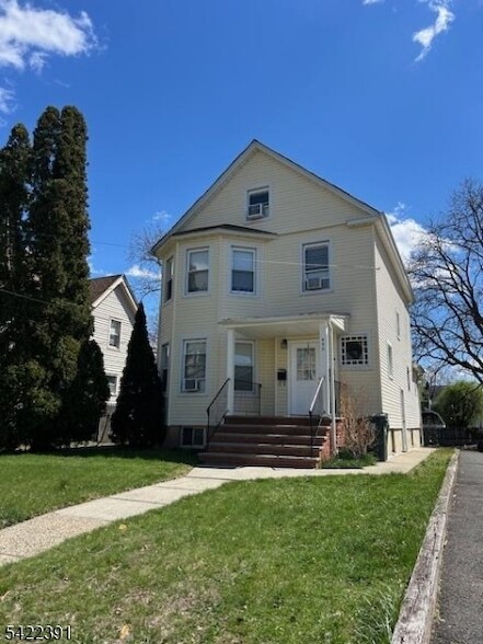 Building Photo - 429 W Broad St
