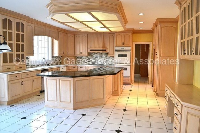 Foto del edificio - 2855 Pinewood Ln