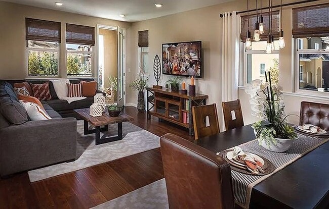 Building Photo - SAN JOSE - Tri-Level Spacious 4-Bedroom To...