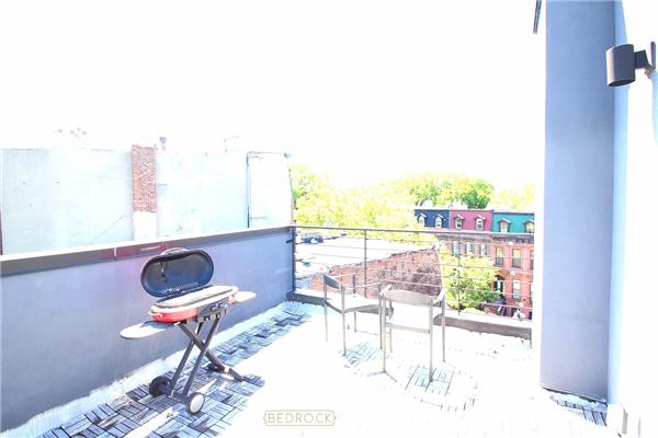 Foto del edificio - 135 Lefferts Pl