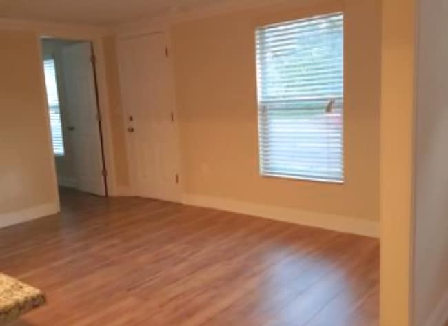 Building Photo - 808 W Sligh Ave