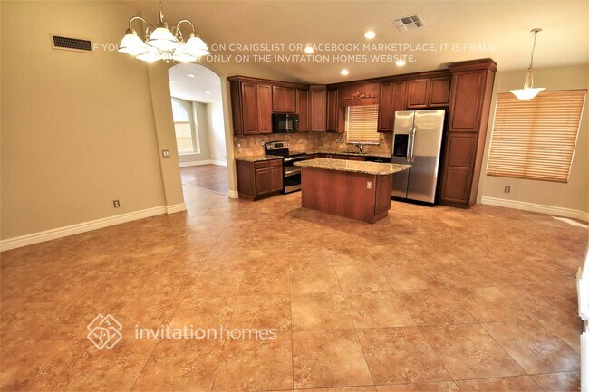 Foto del edificio - 6943 E Lakeview Ave