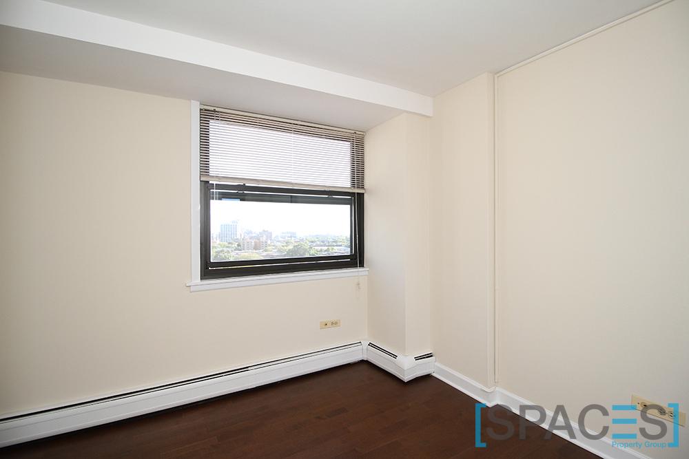 Foto principal - 3639 N Pine Grove Ave