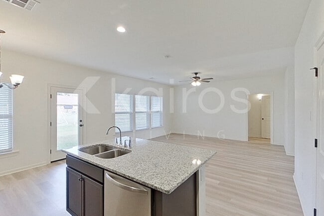 Building Photo - 123 Salvat Dr