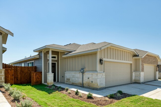 Building Photo - GORGEOUS 3 BEDROOM DUPLEX LOCATED IN MIDLO...