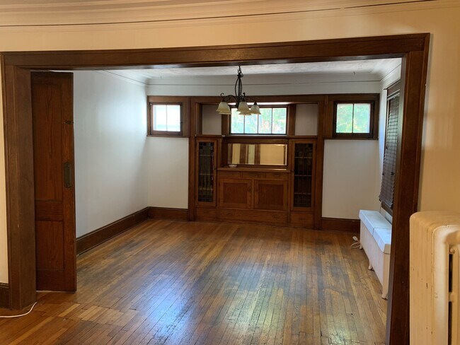 Dining Room - 226 Wilder St N
