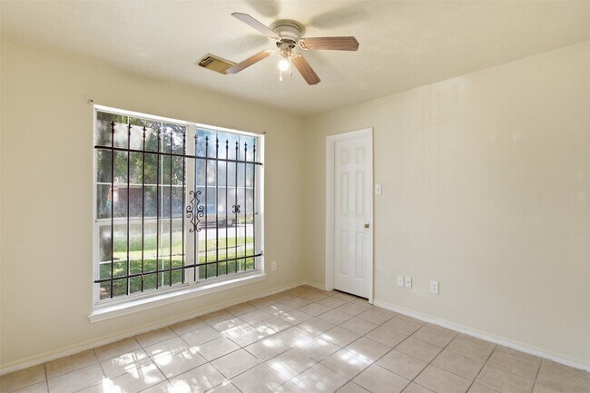 Foto del edificio - 15738 Boonridge Rd