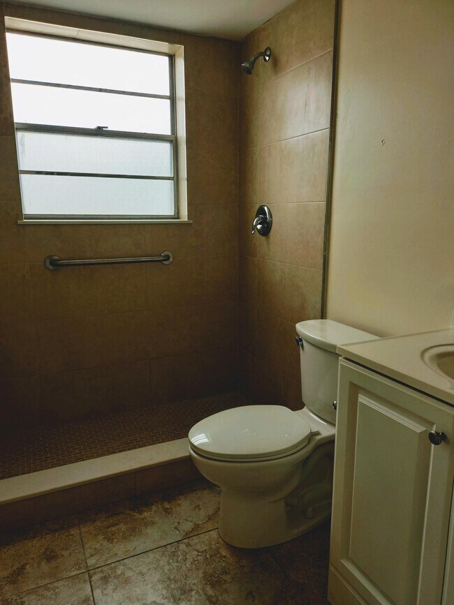 Building Photo - 13 Canterbury A